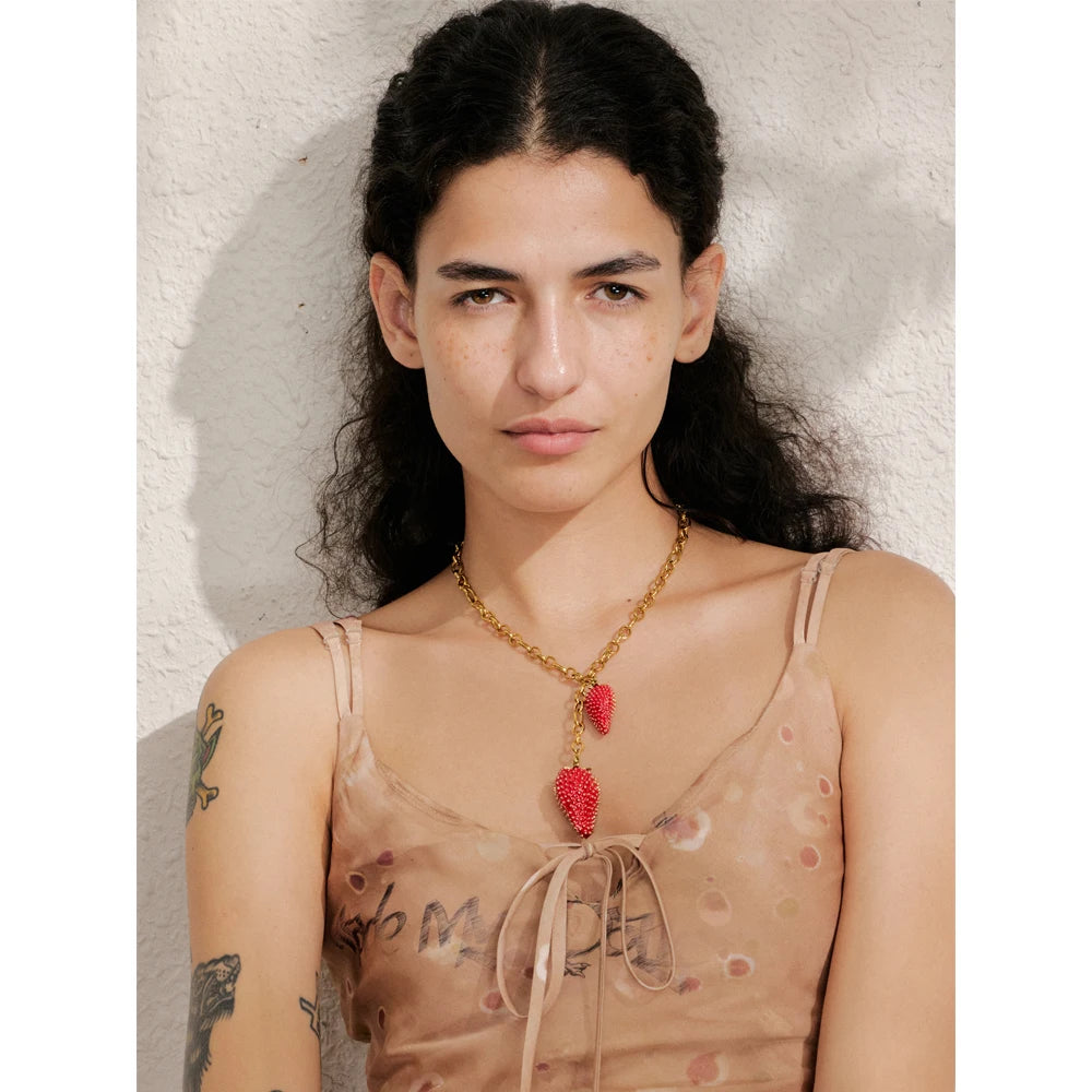 Yhpup à prova dwaterproof água doce vermelho lovey morango encantos pingente colar para mulheres de aço inoxidável recém chegados tendência jóias 2025