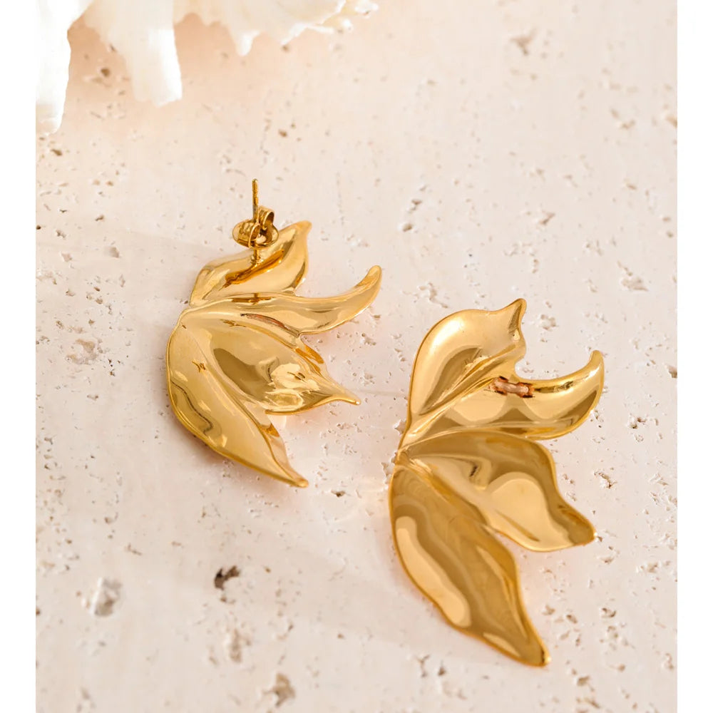 Yhpup Brincos de flor de metal de aço inoxidável à prova d'água 18K banhado a PVD dourado joias da Europa da moda