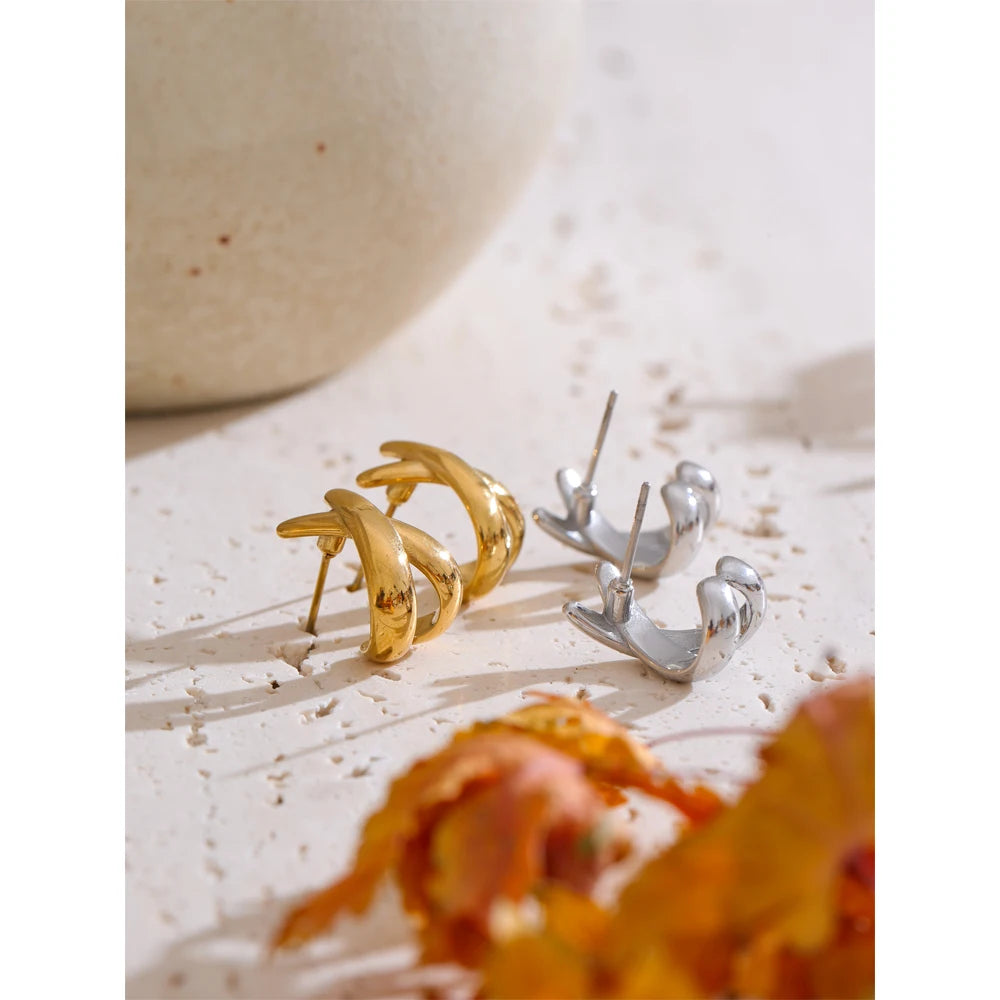 Yhpup Brincos minimalistas em forma de X de metal 18K banhados a PVD diariamente em aço inoxidável joias de moda atraentes para mulheres