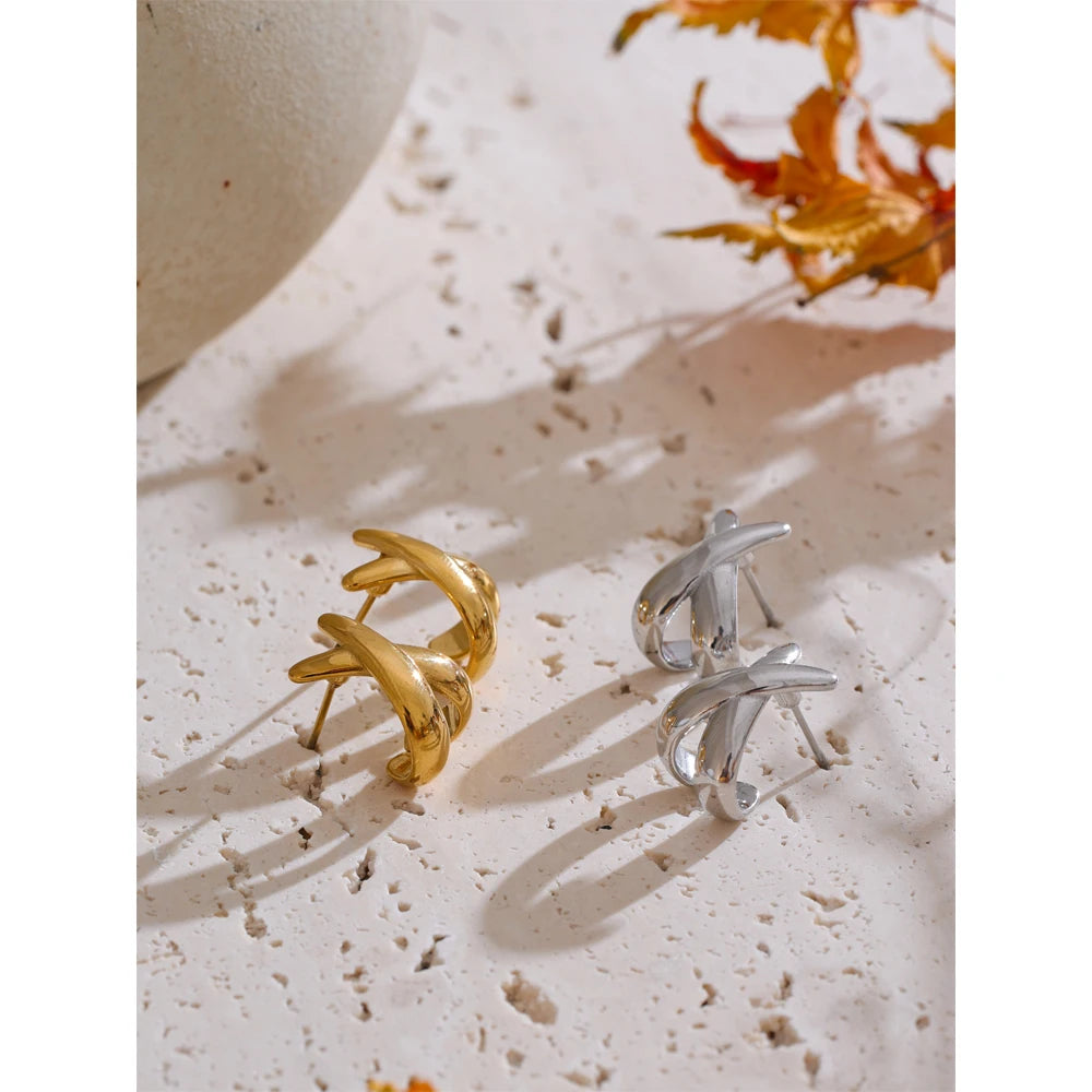 Yhpup Brincos minimalistas em forma de X de metal 18K banhados a PVD diariamente em aço inoxidável joias de moda atraentes para mulheres