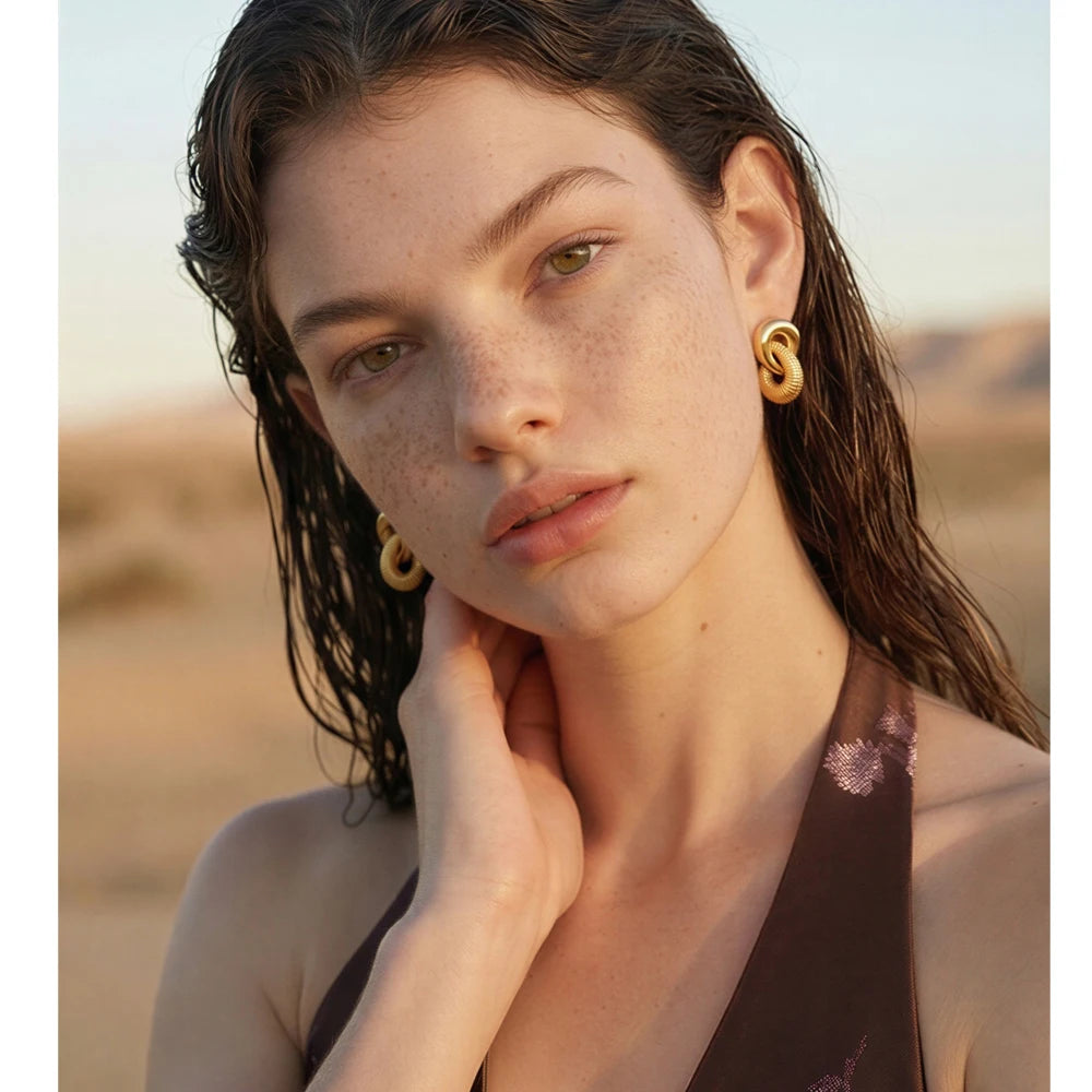 Brincos de Metal em Aço Inoxidável Yhpup para Mulheres, Design Geométrico Personalizado e Único, Joias de Metal com Textura Fashion 2026