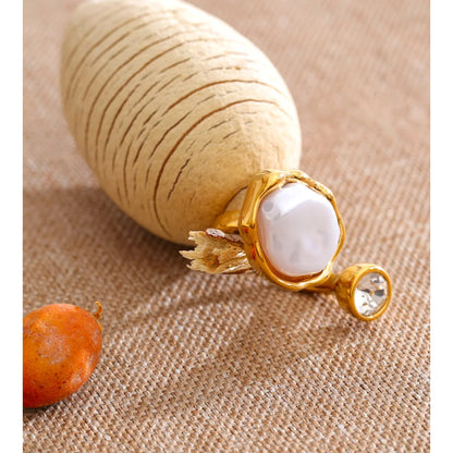 Anel Ajustável Yhpup de Aço Inoxidável com Pérolas Barrocas Simuladas e Zircônia, Banhado a Ouro 18K PVD, Joia Exclusiva e Elegante