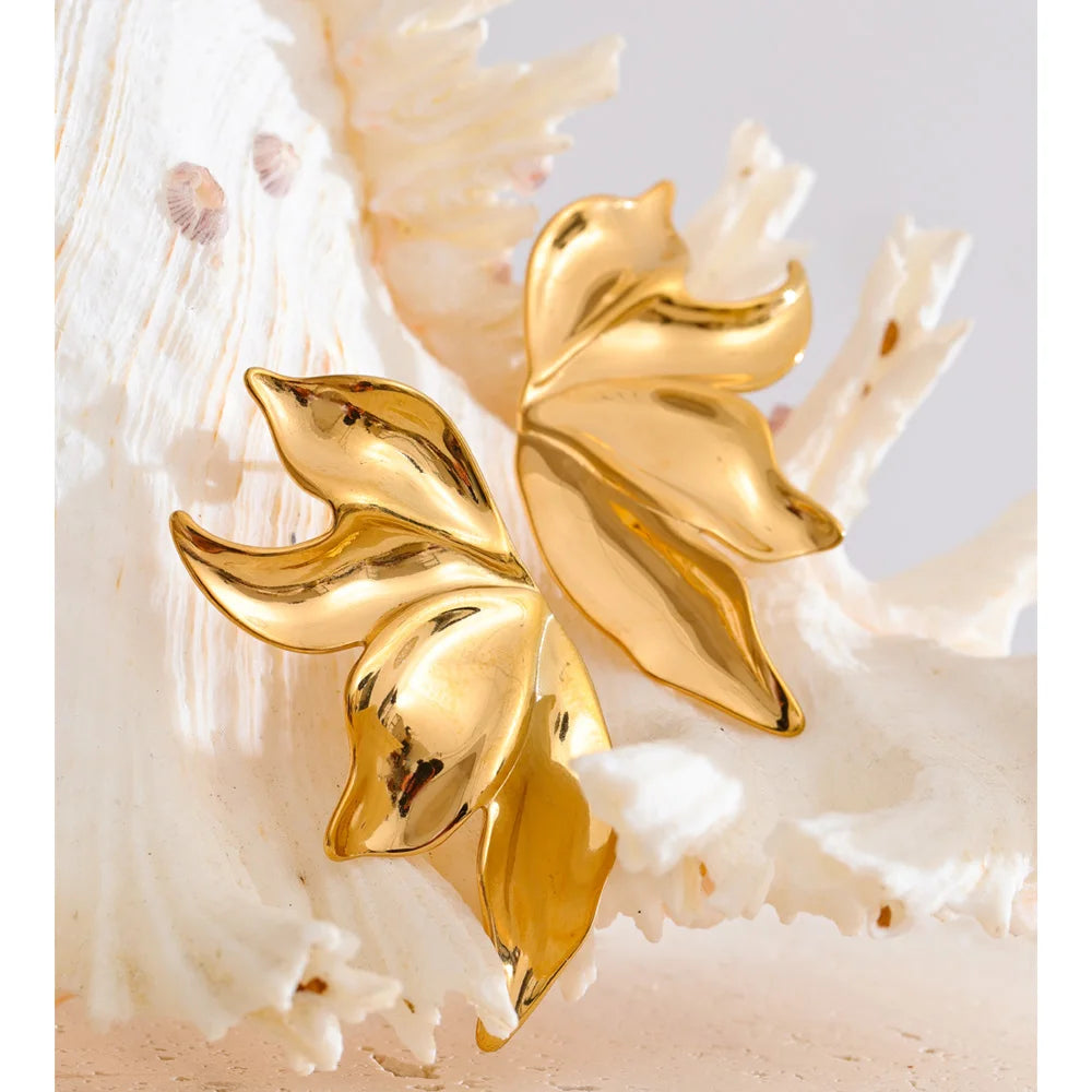 Yhpup Brincos de flor de metal de aço inoxidável à prova d'água 18K banhado a PVD dourado joias da Europa da moda